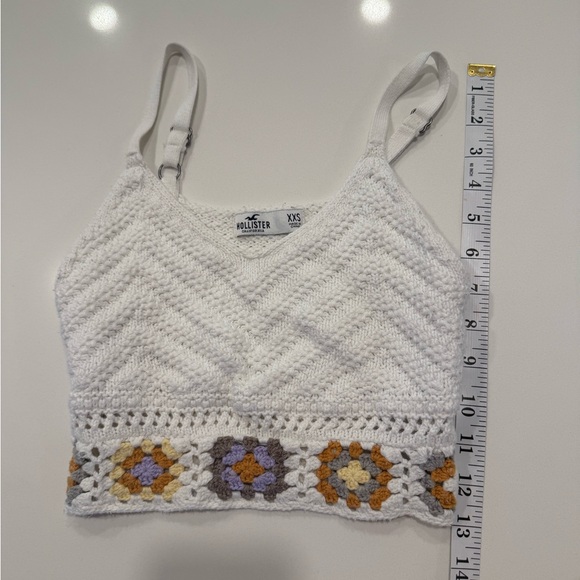 Hollister White Crochet Crop Top with Multicolor Floral Accents - Picture 3 of 7